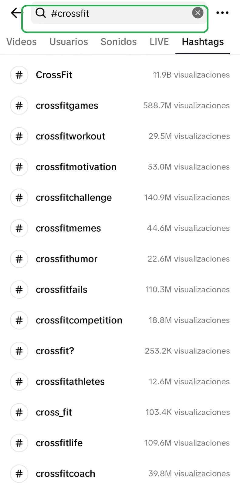Pestaña Hashtags del buscador de TikTok con etiquetas relacionadas con crossfit y sus visualizaciones